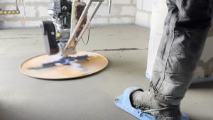 Vloerafwerking op zandcement dekvloeren