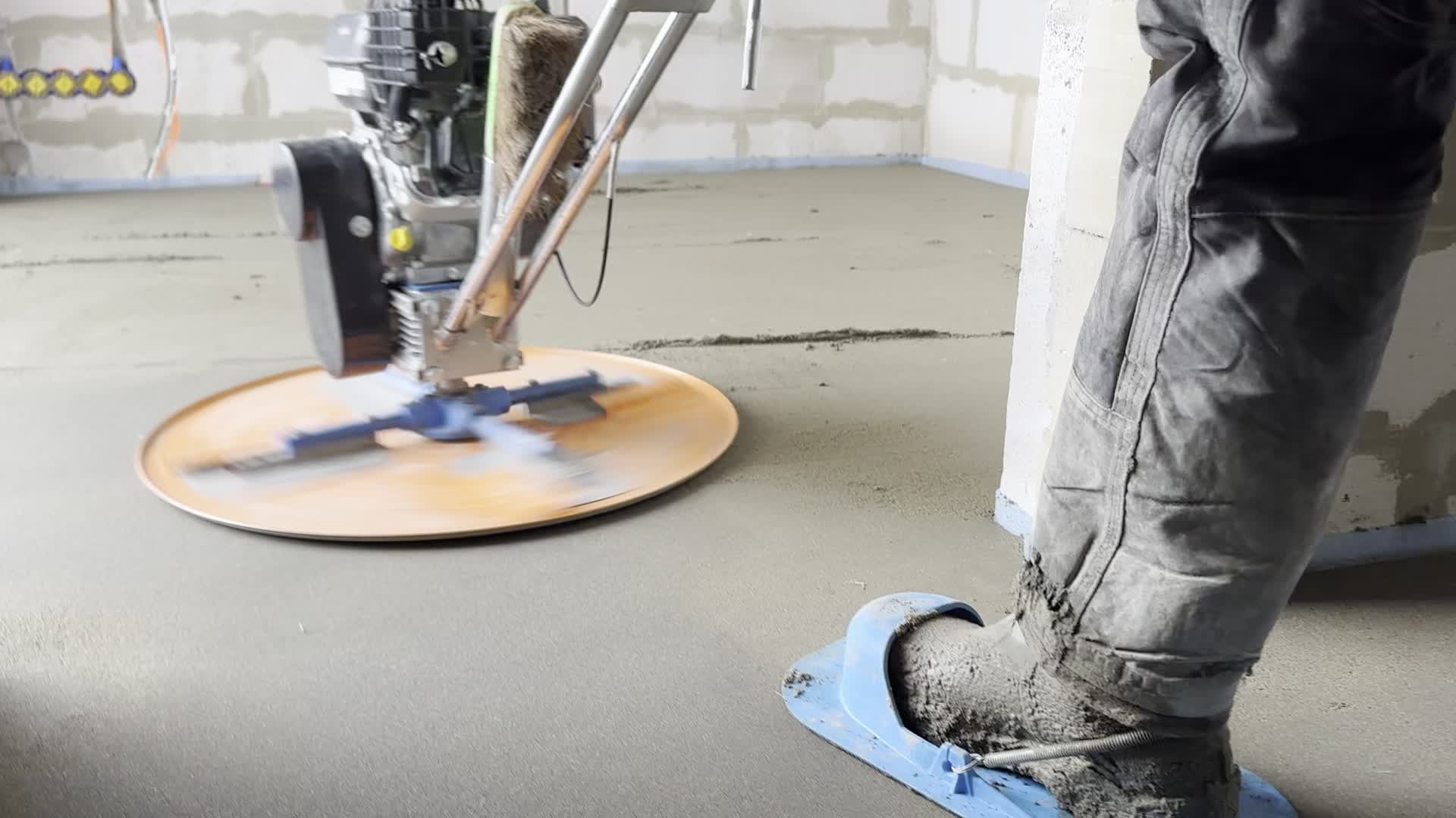 Vloerafwerking op zandcement dekvloeren